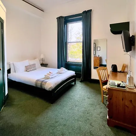 4 Friends House * Edinburgh