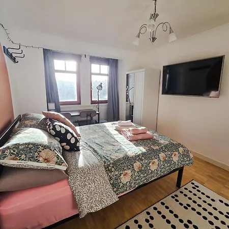 Double With Shared Bathroom Near The Shore And Tram