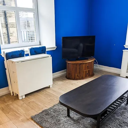 Cosy 2 Bedroom Apartament *