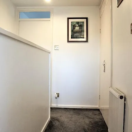 City-centre - Holyrood * Edinburgh