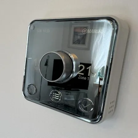 City-centre - Holyrood * Edinburgh