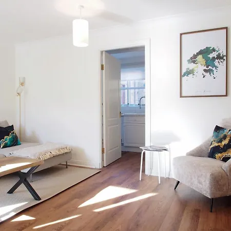 דירה Fettes - Homely 2bd In Quiet Development אדינבורו