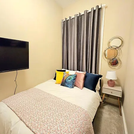 2 Bedroom Apt, 4 Beds, 3 Tv Near Fountain Park 爱丁堡