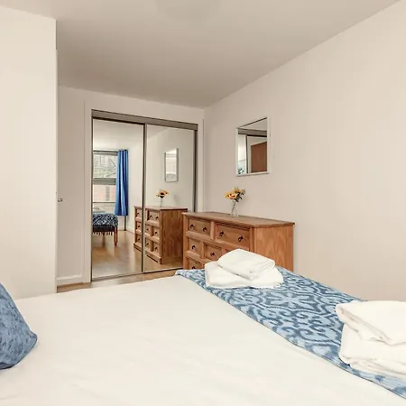 Unique 1 Bed House With Private Parking