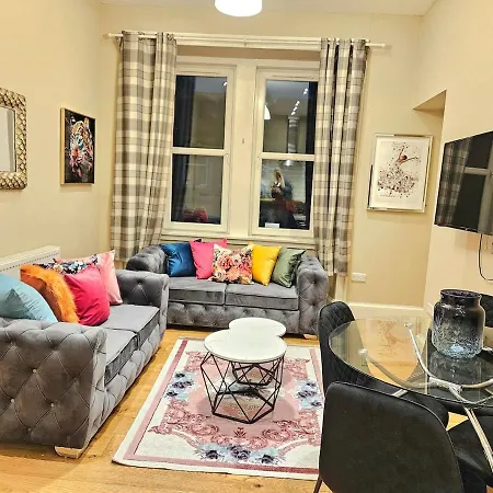 2 Bedroom Apt, 4 Beds, 3 Tv Near Fountain Park 公寓 爱丁堡