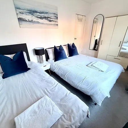 South Gyle House - Superfast Wifi And Free Parking - 7 Minutes From Airport Сasa de vacaciones