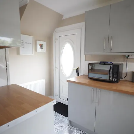 Two Bd House With Private Parking Appartement *