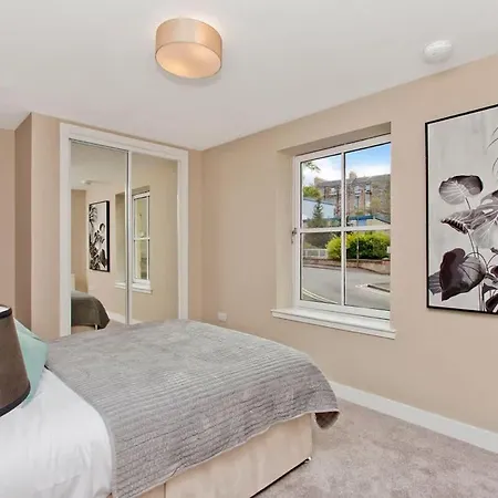 Modern 2 Bed With Parking Lejlighed *