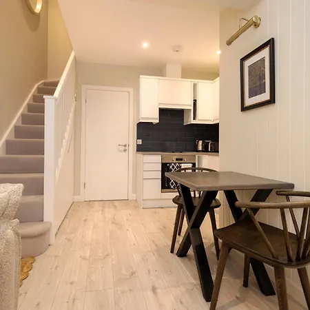 Apartment Argyl - Old Town Mews With Parking