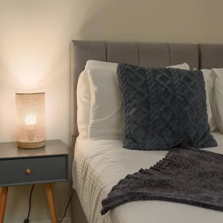 Modern 2 Bed With Parking Lejlighed *