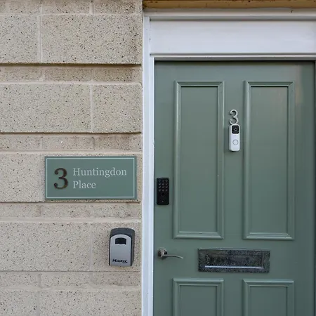 Modern 2 Bed With Parking *