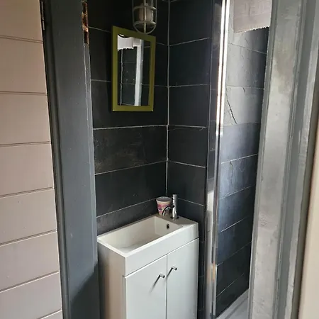 Apartment Dean Village, *