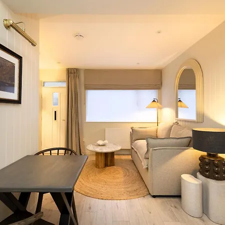 Argyl - Old Town Mews With Parking