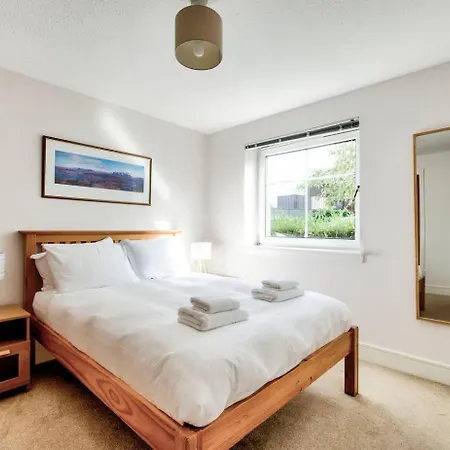 Bright & Modern Flat * Edimburgo