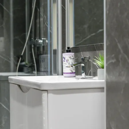 Upper Grove 2 Bedroom - *