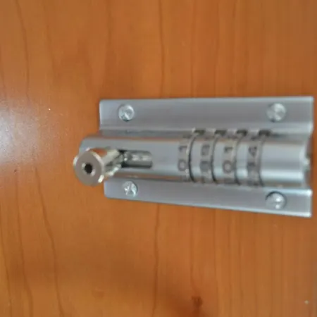 Large 2 Bed Flat, 2 Bath, Free Parking & Lift 公寓 *