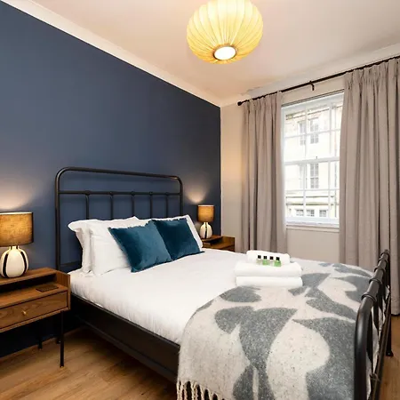 Joivy Stylish Castle View Flat With Balcony *