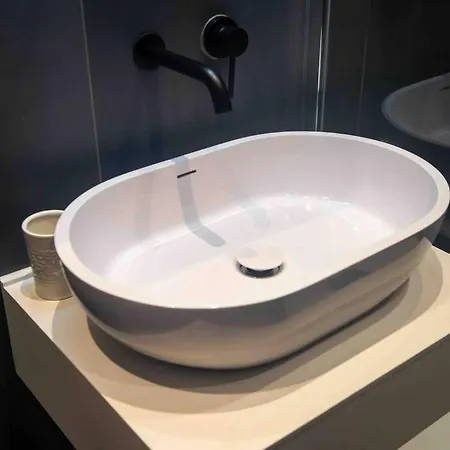 Hamilton Place - Beautiful And With Private Entrance Sleeps 4 *