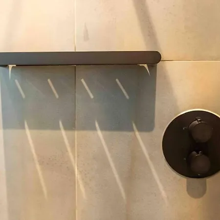 Διαμέρισμα Hamilton Place - Beautiful And With Private Entrance Sleeps 4 *