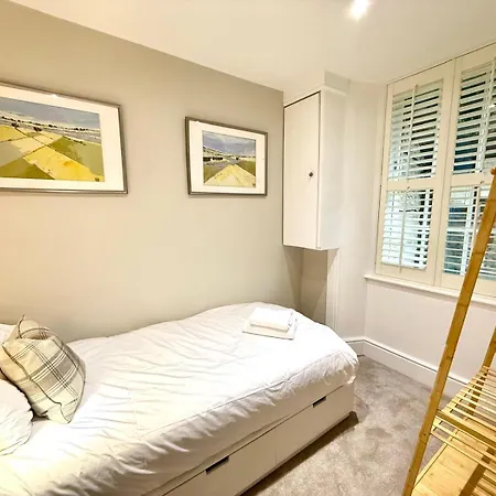 Ultra Modern, Stylish Next To Princes St شقة