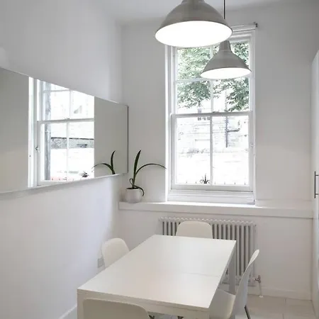 Beautiful Scandi-inspired One Bed In Stockbridge إدنبرة