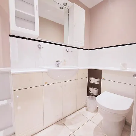 بيت ضيافة Delightful 4 Bedroom Family In Newington - Craigmillar Park