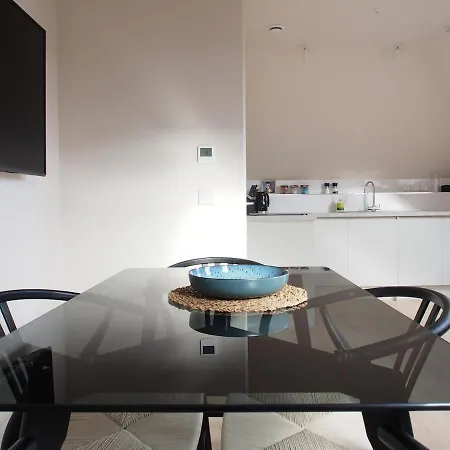 Stylish Mezzanine Loft In - Flat 5, Elgin House شقة