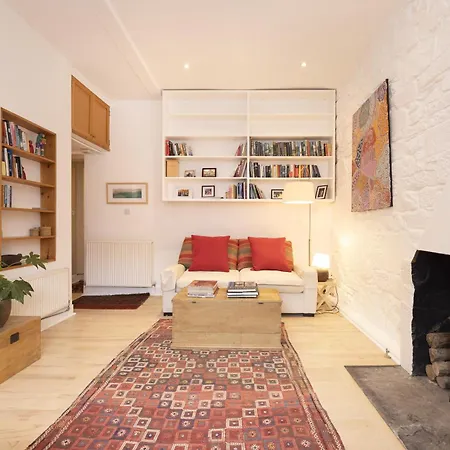Chic 1-bedroom In New Town