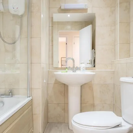 アパート Tranquil 2 Bed Flat, Free Parking, Near Murrayfield & Centre *