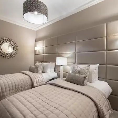 Family Small Group - Parking - Wifi - Sleeps 6 Apartmán *