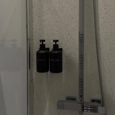 Modern & Cozy In Leith Walk