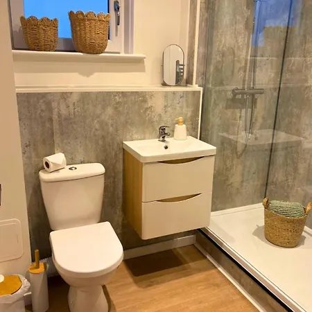 Apartment 7 Min From Airport 2 Bedroom Edinburgh