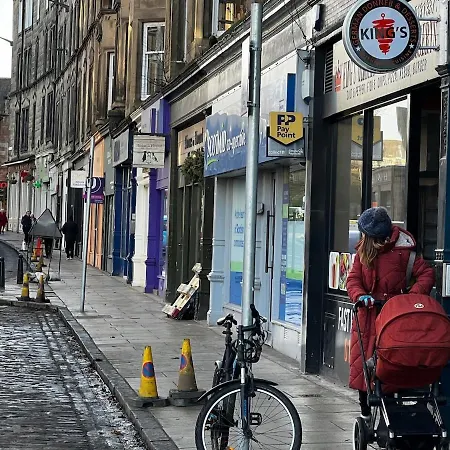 Tranquil 2 Bed Flat, Free Parking, Near Murrayfield & Centre