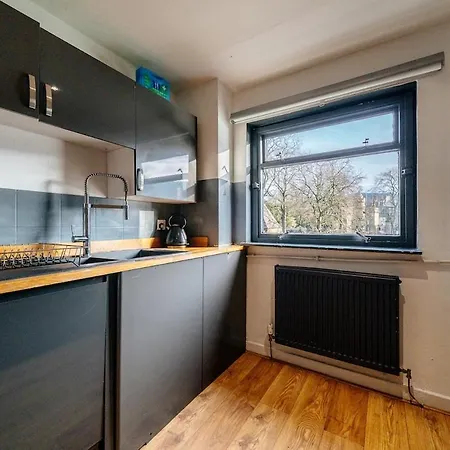 Bottom Of Royal Mile 7 Beds Sleeps 8 3 Bthrooms Edinburg