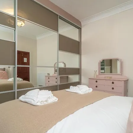 شقة Georgian Elegance With Patio Garden West End - Pass The Keys *