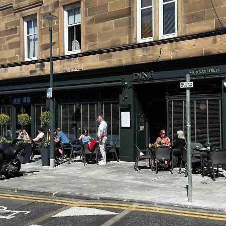 Tranquil 2 Bed Flat, Free Parking, Near Murrayfield & Centre エディンバラ