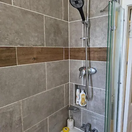 Charming Flat For Couples & Families Edinburgh