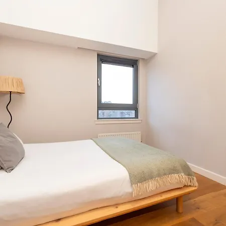 Stylish 2-bedroom In Leith Appartement *