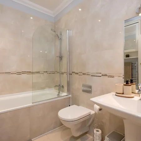 Elegant 2-bedroom In New Town Near Princes Street Apartment *