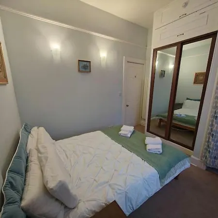 Charming Flat For Couples & Families アパート