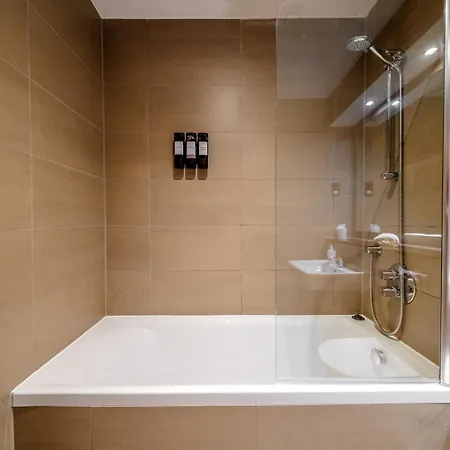 Weston's Penthouse Sleep 10, 8 Beds Free Parking Appartement