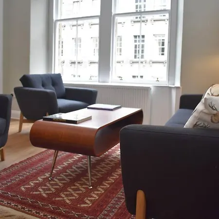 High Street - Modern Scandi Design In The Heart Of The Old Town! Daire Edinburgh