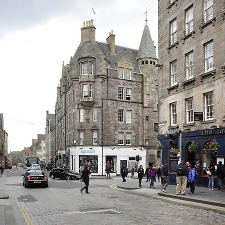 High Street - Modern Scandi Design In The Heart Of The Old Town! Edinburgh