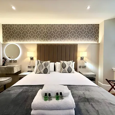 Modern 3 Bedroom Apartment, West End Edynburg
