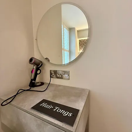 Modern 3 Bedroom Apartment, West End Apartament *