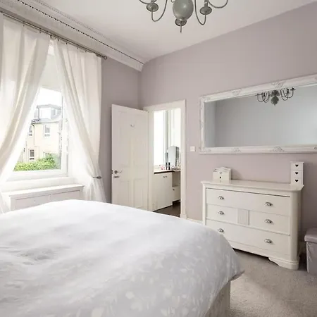 Modern Holyrood Family Retreat * Edinburgh