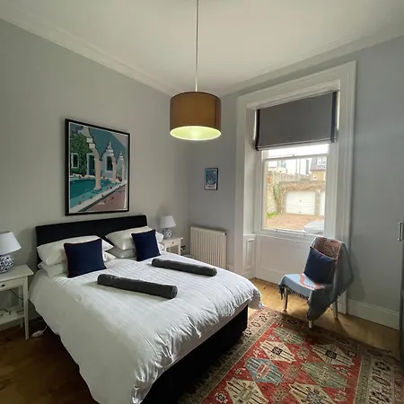 Victorian With Car Parking In Driveway, Murrayfield * Edinburgh