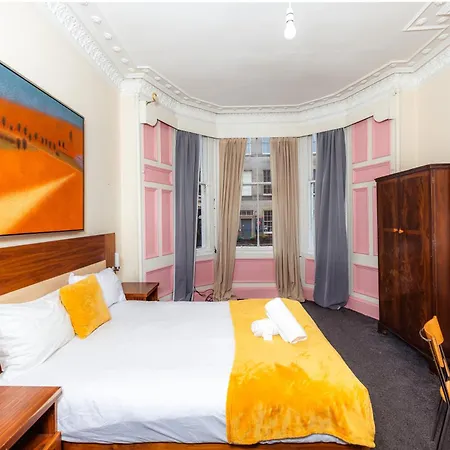 Relaxing 4 Bdrm شقة