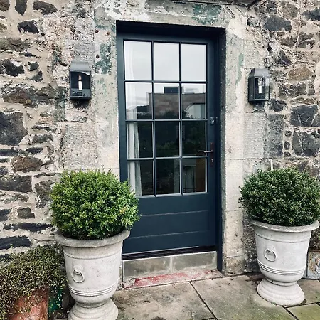 Stylish Georgian Garden + Secure Parking