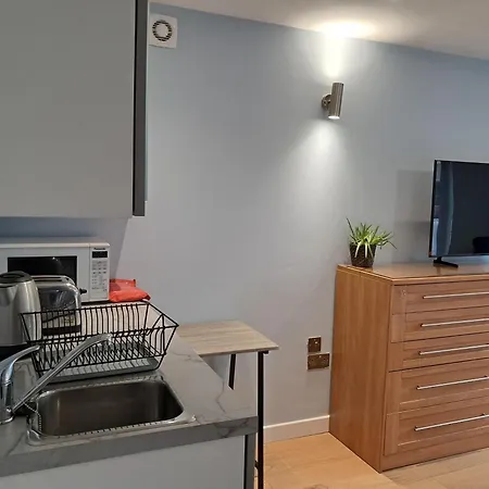 The Retreat Edinburgh, 2-minute Walk To Bus Stop * אדינבורו